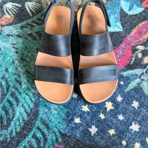 Reef Black and Tan Women's Sandals